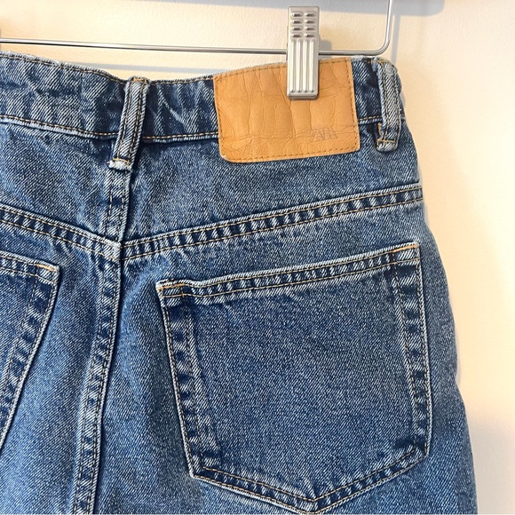 Zara High Waisted Mom Short Size 2 - Picture 4 of 5